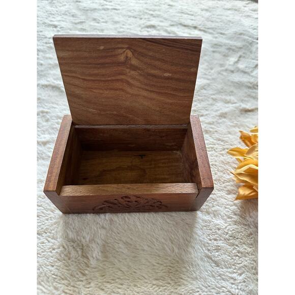 Carved Wooden Box - Vintage 5 1/2x 2 1/4x 3 1/4 - Picture 3 of 7